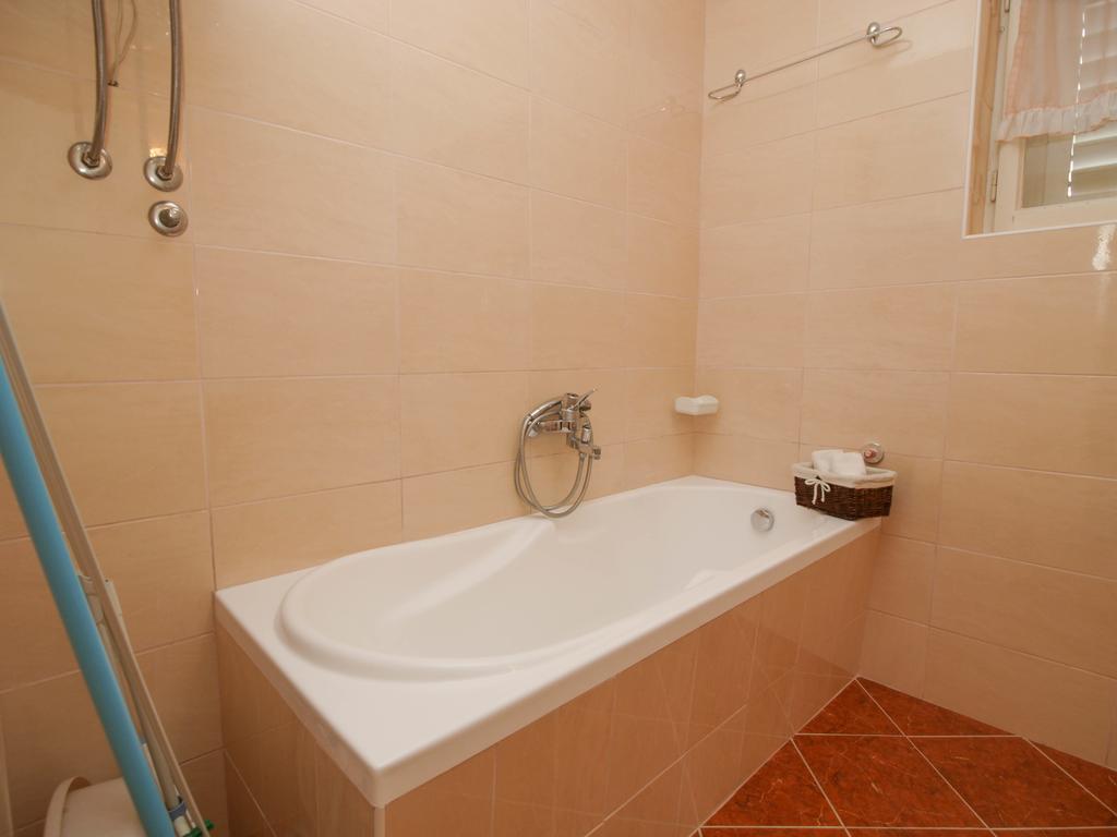Apartments And Rooms Villa Dona มาคาร์สกา ภายนอก รูปภาพ