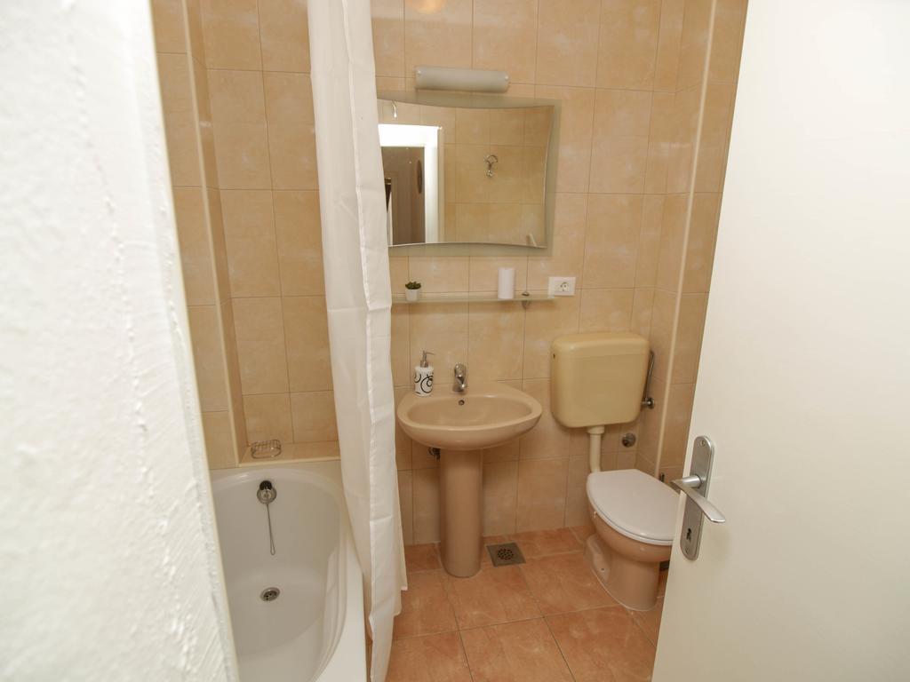 Apartments And Rooms Villa Dona มาคาร์สกา ภายนอก รูปภาพ