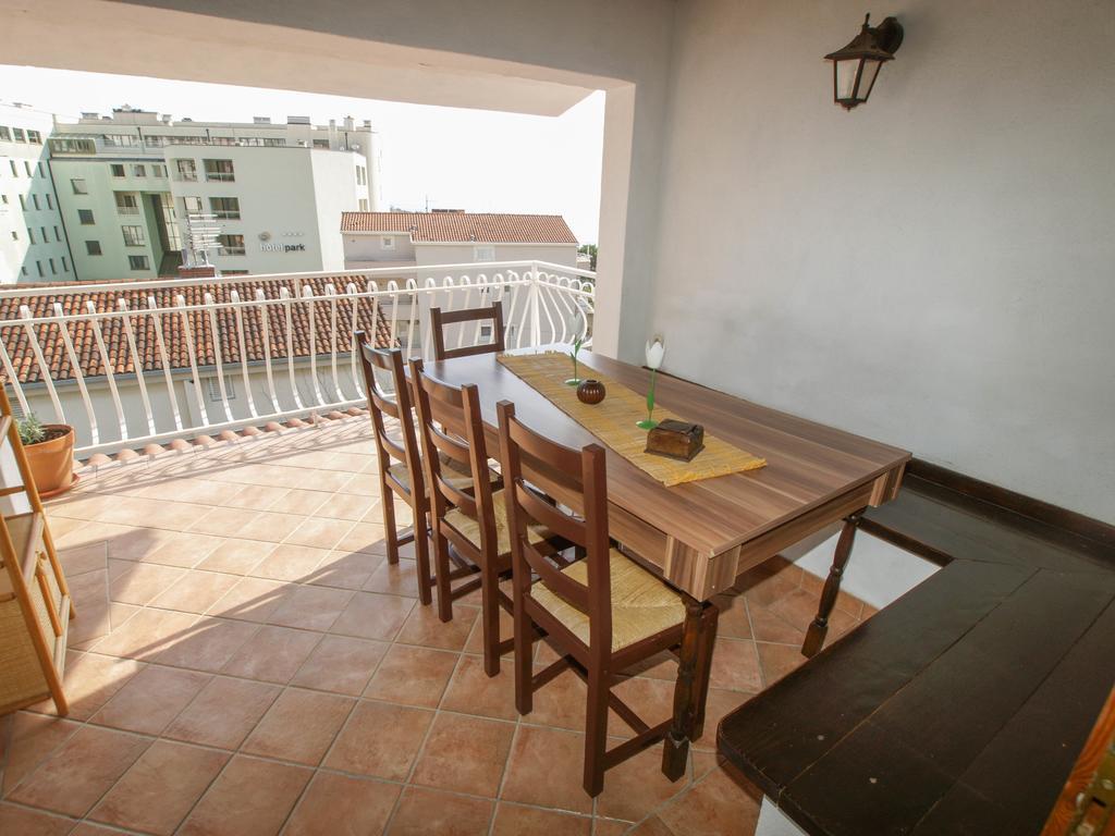Apartments And Rooms Villa Dona มาคาร์สกา ภายนอก รูปภาพ