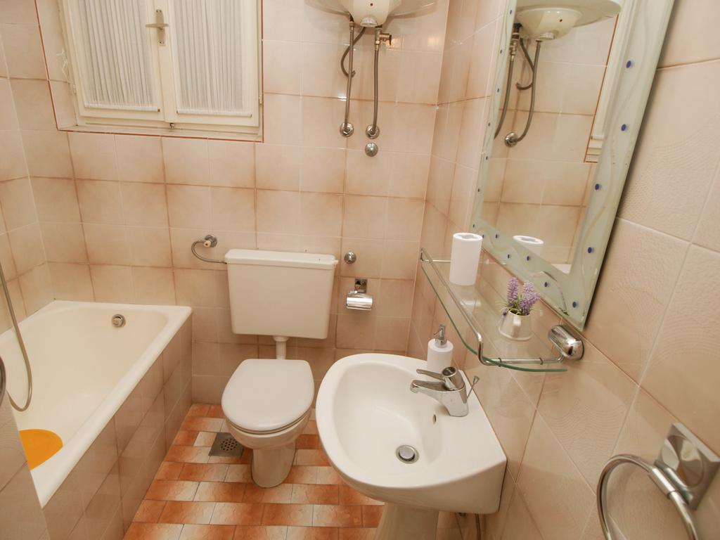 Apartments And Rooms Villa Dona มาคาร์สกา ภายนอก รูปภาพ