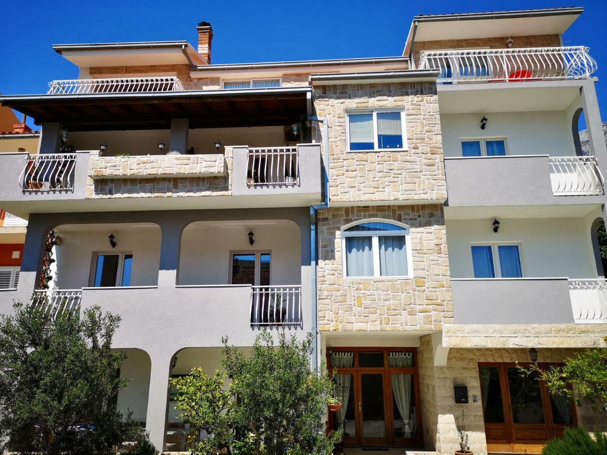 Apartments And Rooms Villa Dona มาคาร์สกา ภายนอก รูปภาพ