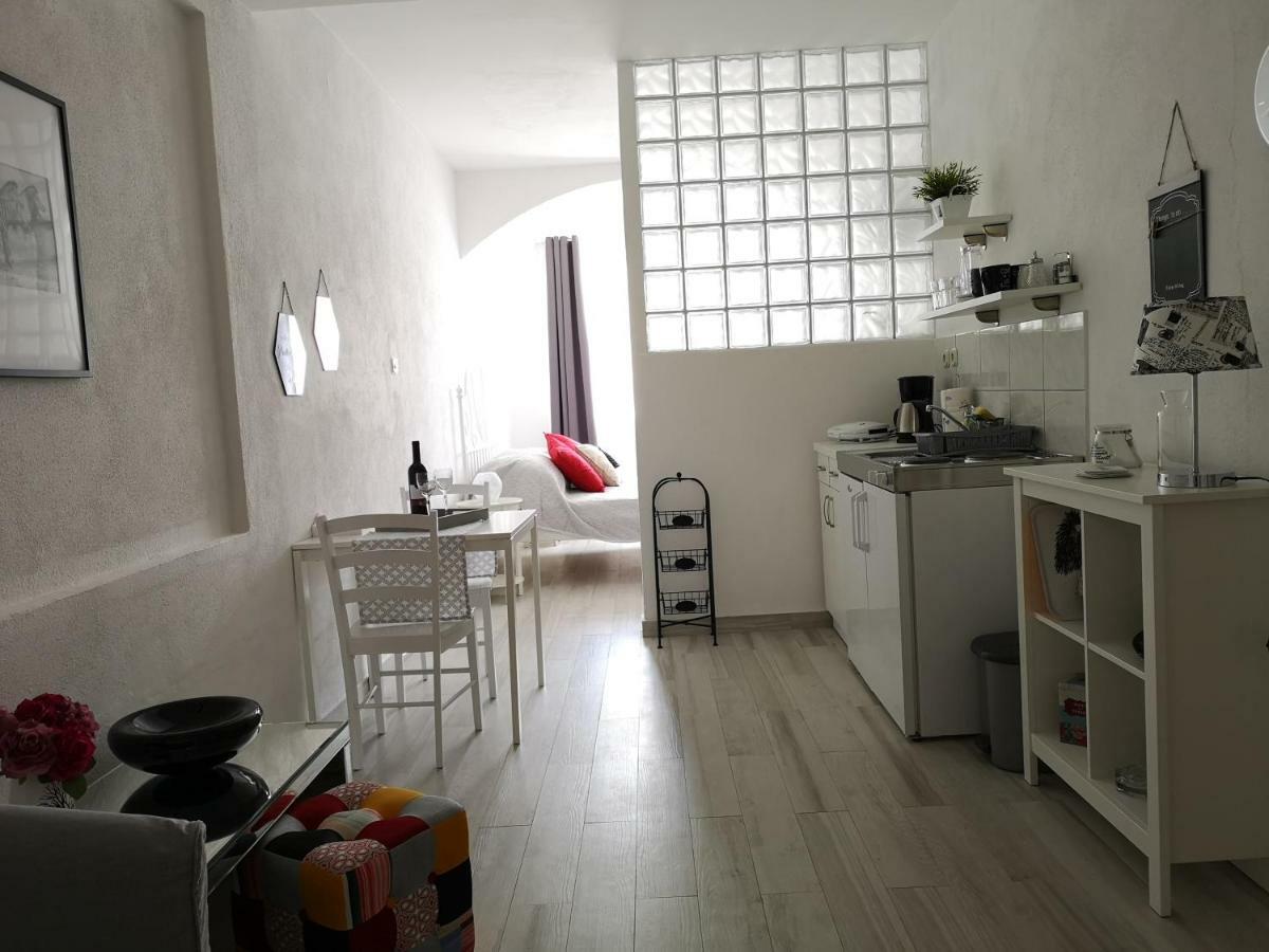 Apartments And Rooms Villa Dona มาคาร์สกา ภายนอก รูปภาพ
