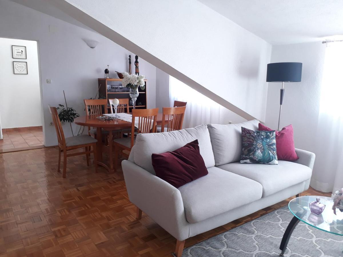 Apartments And Rooms Villa Dona มาคาร์สกา ภายนอก รูปภาพ