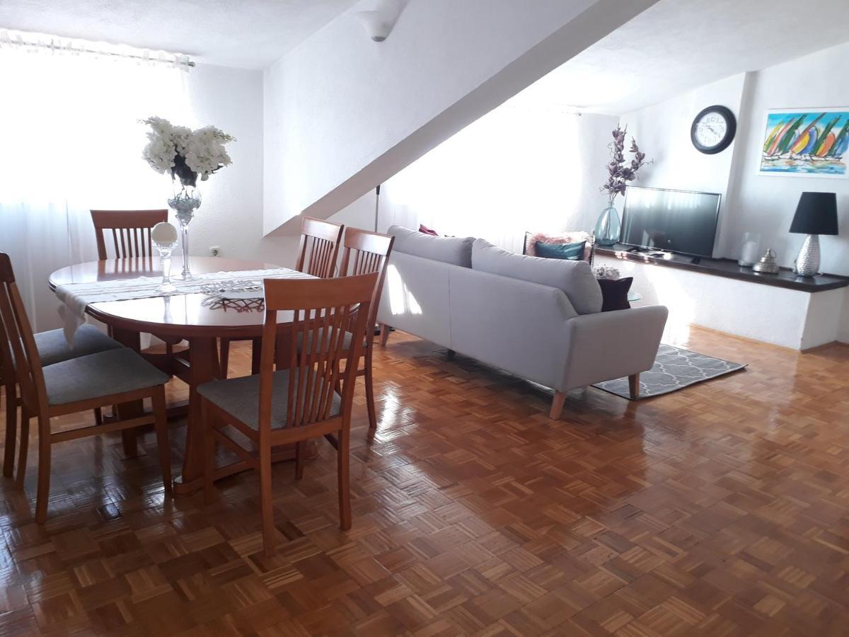 Apartments And Rooms Villa Dona มาคาร์สกา ภายนอก รูปภาพ